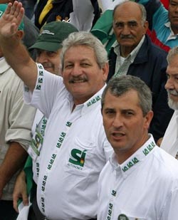 El prefecto de Santa Cruz ,Rubén Costas y el ex presidente del Comité Cívico Pro Santa Cruz, Branco Marinkovic, fueron vinculados a apoyar un grupo terroista