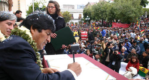 Presidente Morales dejó en manos del pueblo el futuro de Bolivia convocando al referéndum dirimidor de rechazo o validación del proyecto de nueva CPE. Foto: José Lirauze