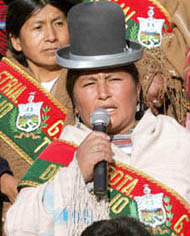 Mujer boliviana que se expresa en aymara