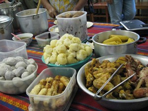 Bolivia alista sopas de quinua, maní y chuño para el Papa